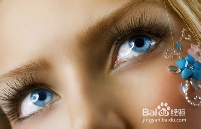 女人怎么样才能消除眼袋