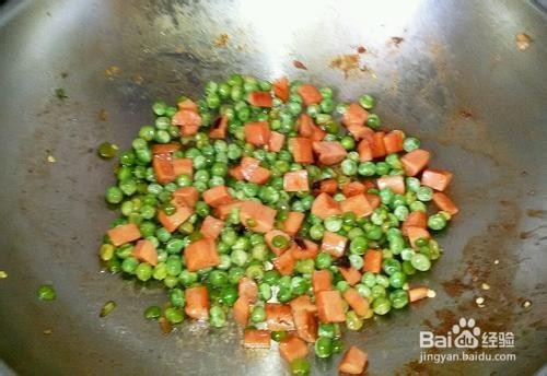 豌豆炒香肠的做法
