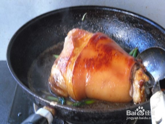 好吃美味的卤猪肘