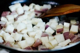 如何做黑椒杏鲍菇牛肉粒？