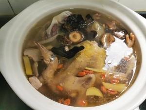 清炖鸽子汤的做法