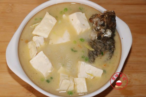鲜美可口鲫鱼豆腐汤