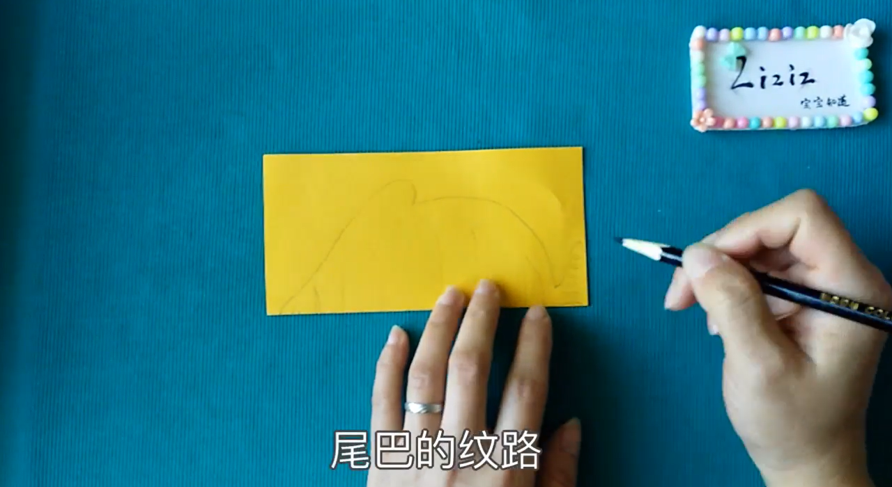 小胖鱼剪纸怎么剪