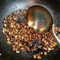 木耳拌饭肉燥的做法