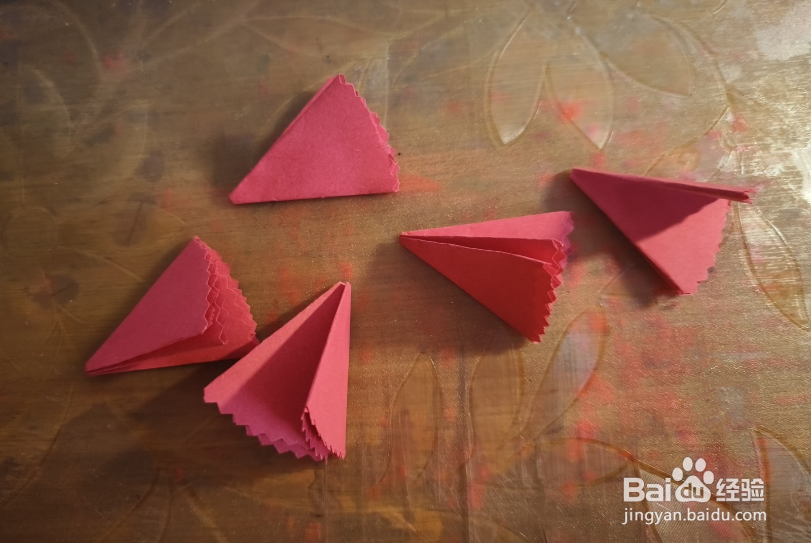 母亲节到了,我教大家用纸做一朵康乃馨