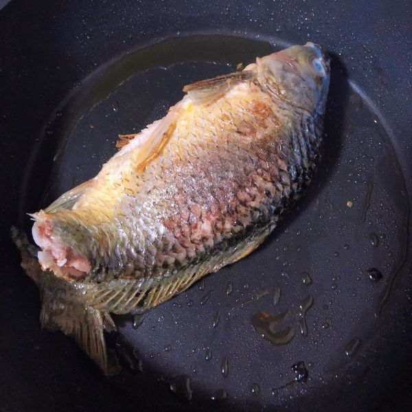 松茸豆腐鲫鱼汤