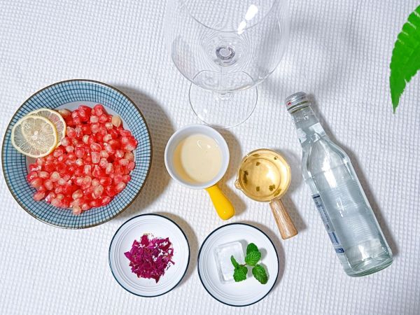 秋季落日红石榴气泡水