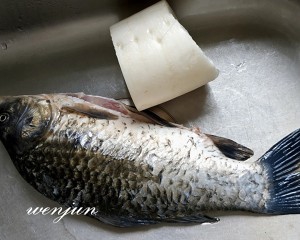 鲫鱼萝卜汤(附:鱼尾无小叉叉刺的处理方法)