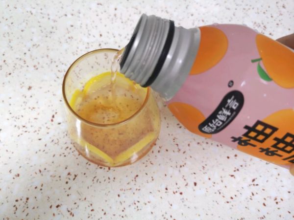 柠檬蜂蜜气泡水