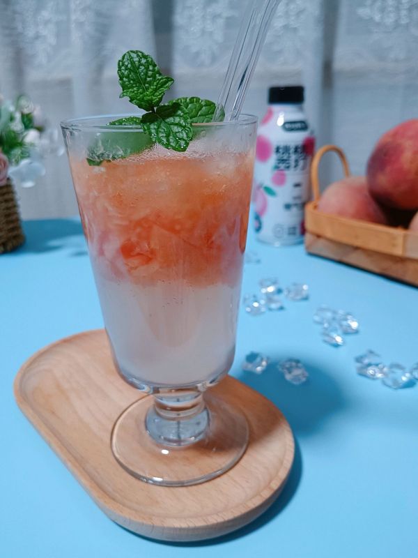 桃桃西打气泡水