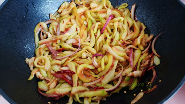 葱椒肉炒脆瓜条