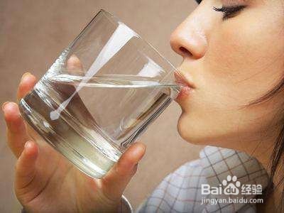 毛孔粗大尽显老态，收缩紧致毛孔的有效四步骤