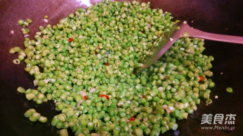 炒豆角丁的做法