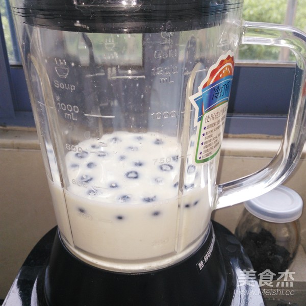蓝莓奶昔的做法