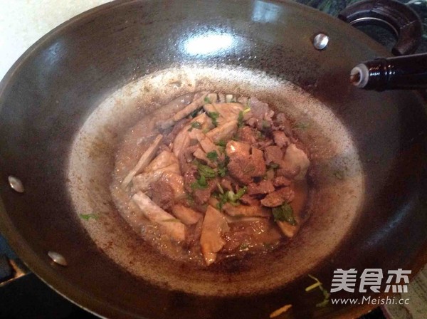 鸭肉烧香芋的做法