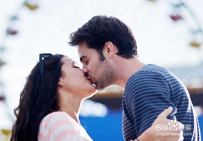 秦俊杰杨紫甜蜜公开恋情 秀恩爱可以有哪些方式