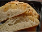 洞洞更大的佛卡恰Focaccia面包