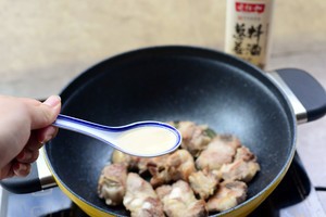 玫瑰糖醋排骨搭配米饭更好吃的做法教程