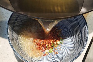 懒人酸汤面的制作方法