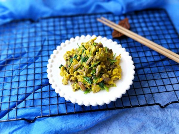 滑子菇香菜炒蛋