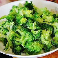 如何制作虾仁炒西兰花