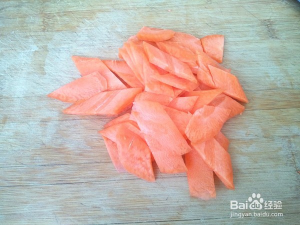 怎么做胡萝卜炒油麦菜