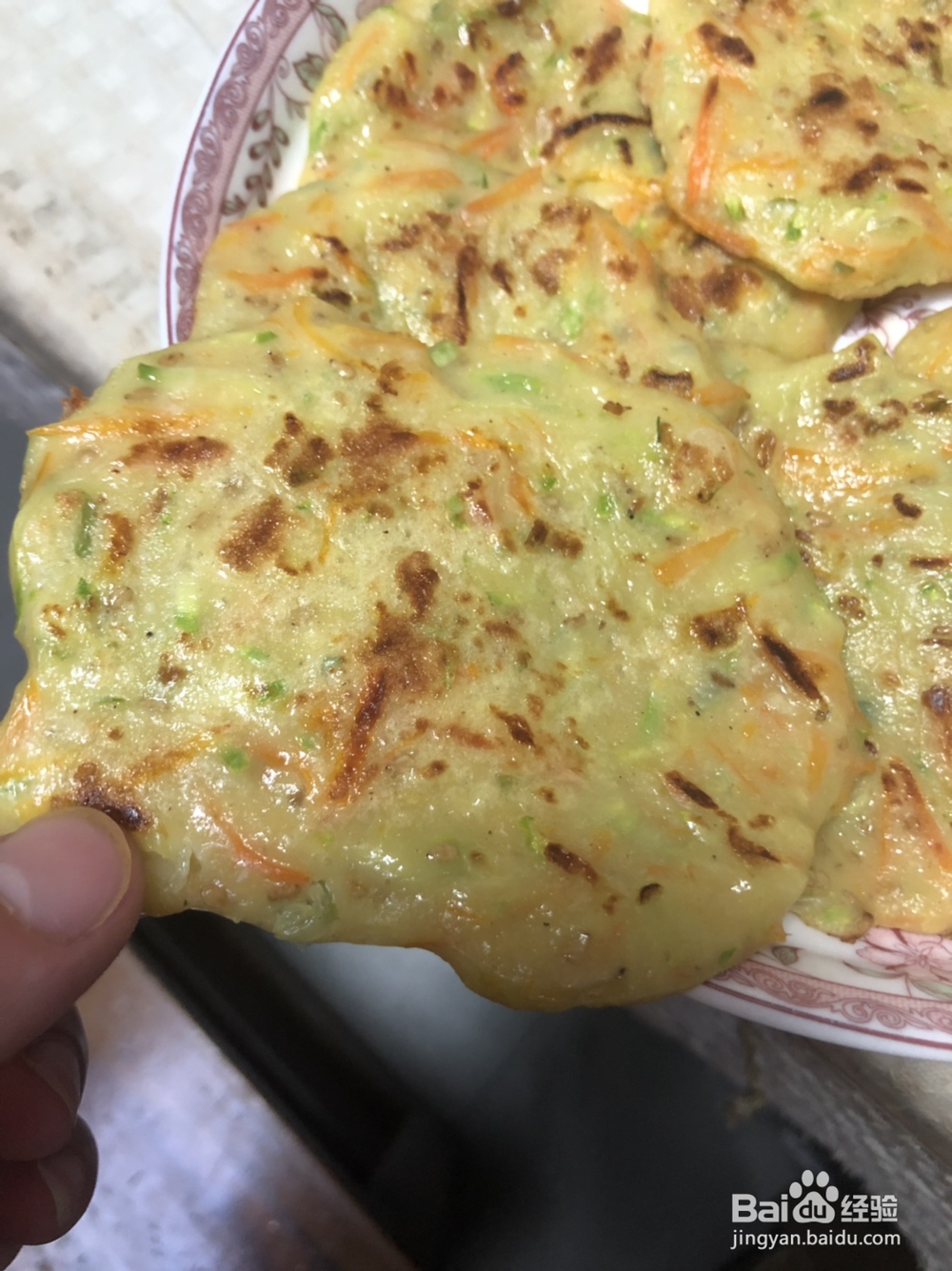 一个人做西葫芦胡萝卜虾皮饼