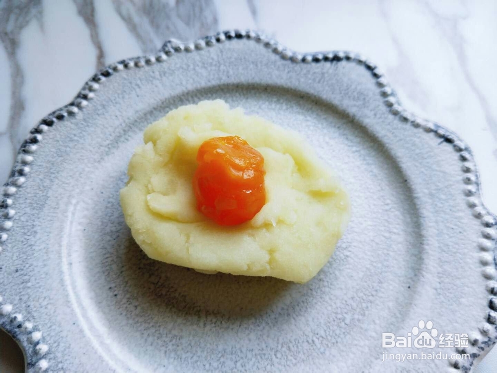 口感咸香的豆泥蛋黄芝麻小饼