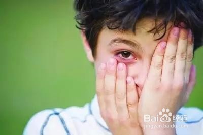 如何正确预防葡萄膜炎的复发