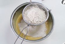 剩月饼大变身——果味酸奶小蛋糕