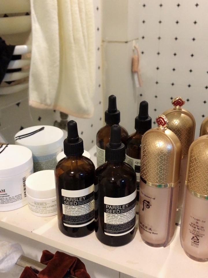 三四十岁必备的护肤品排行榜，保湿抗老一步到位，让你更显年轻。