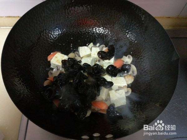 木耳口蘑熘豆腐怎么做