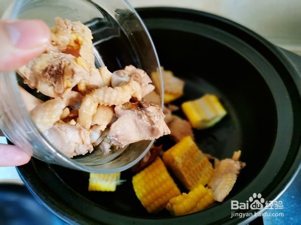 营养滋补,好喝美味的胡萝卜玉米香菇鸡汤