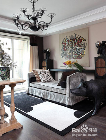 沙发后亦成风景 妙用装饰画巧饰家