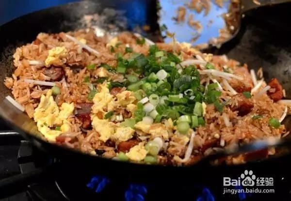 今日推荐：剩饭做酱油炒饭，比蛋炒饭好吃多了