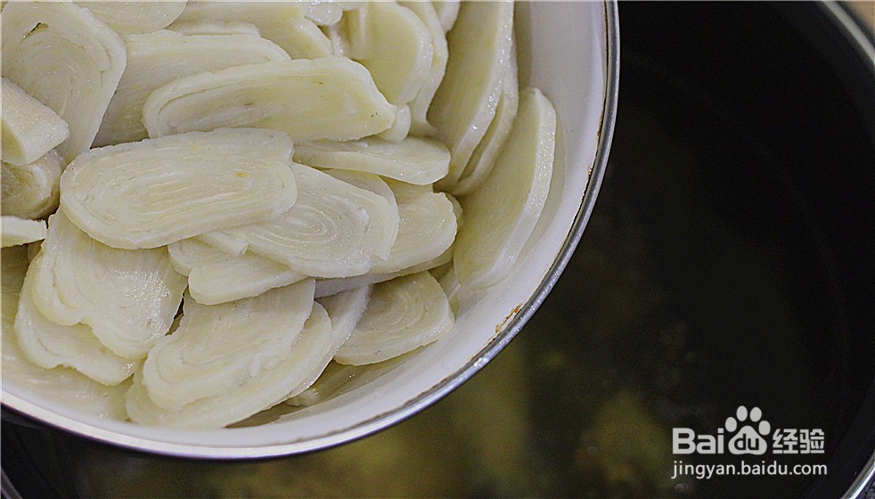 如何做出鸡汤炖鱼面？