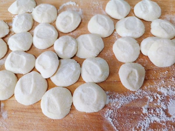 一口鲜荠菜饺子