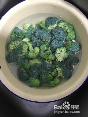 养生食补淡吃西兰花的做法