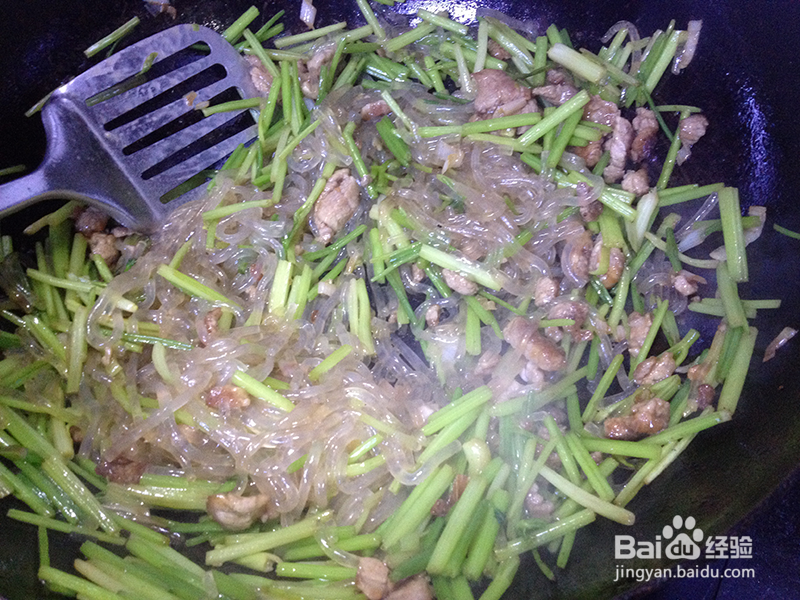 芹菜粉条炒肉丝的做法
