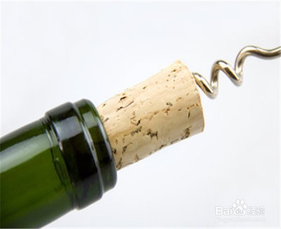 红酒瓶的塞子卡在里面出不来咋办
