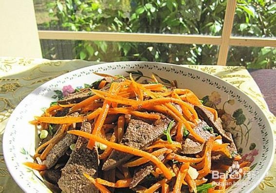 猪肝炒红萝卜丝的做法