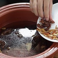 羊肚菌石斛鲍鱼煲水鸭的做法