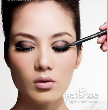 单眼皮烟熏妆的画法怎么画自然变双眼皮的效果