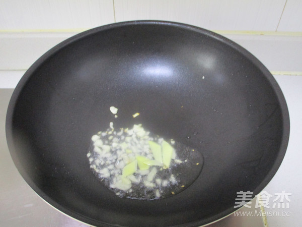 韭黄炒蛏子的做法