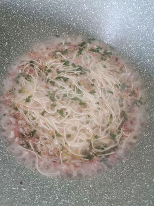 菠菜胡萝卜香菇羊肉软烂面条