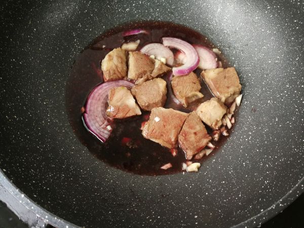 樱桃红酒煮牛肉