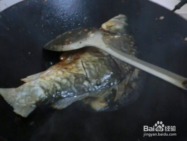 羊肉炖鲫鱼的做法