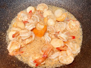 虾球炒芦笋烹饪方法