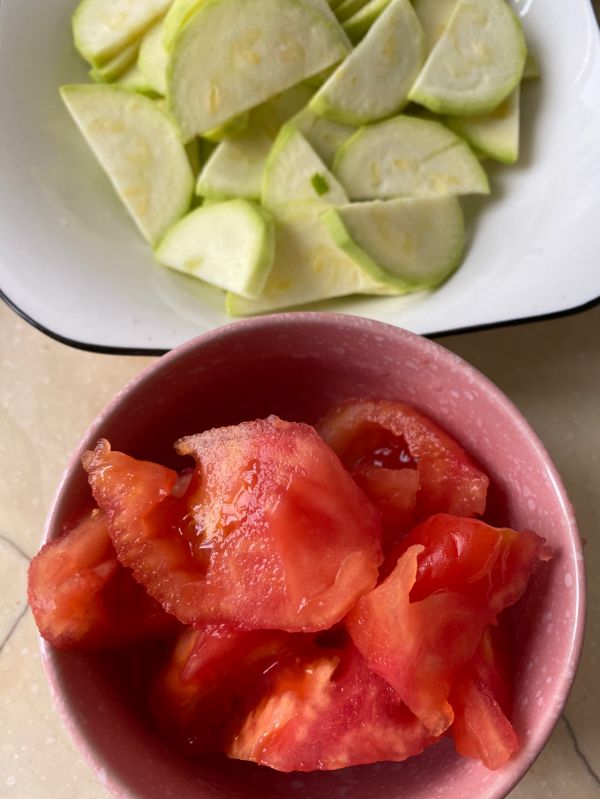 西红柿炒西葫芦