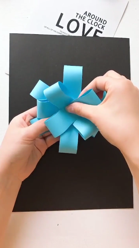 手工剪贴立体小花怎么做